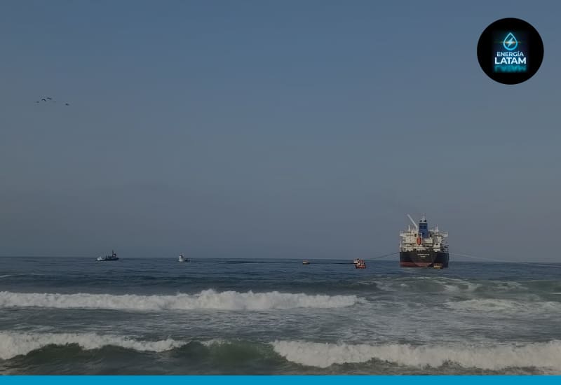 Petroperú descarta derrame de petróleo en la playa Conchán en Perú